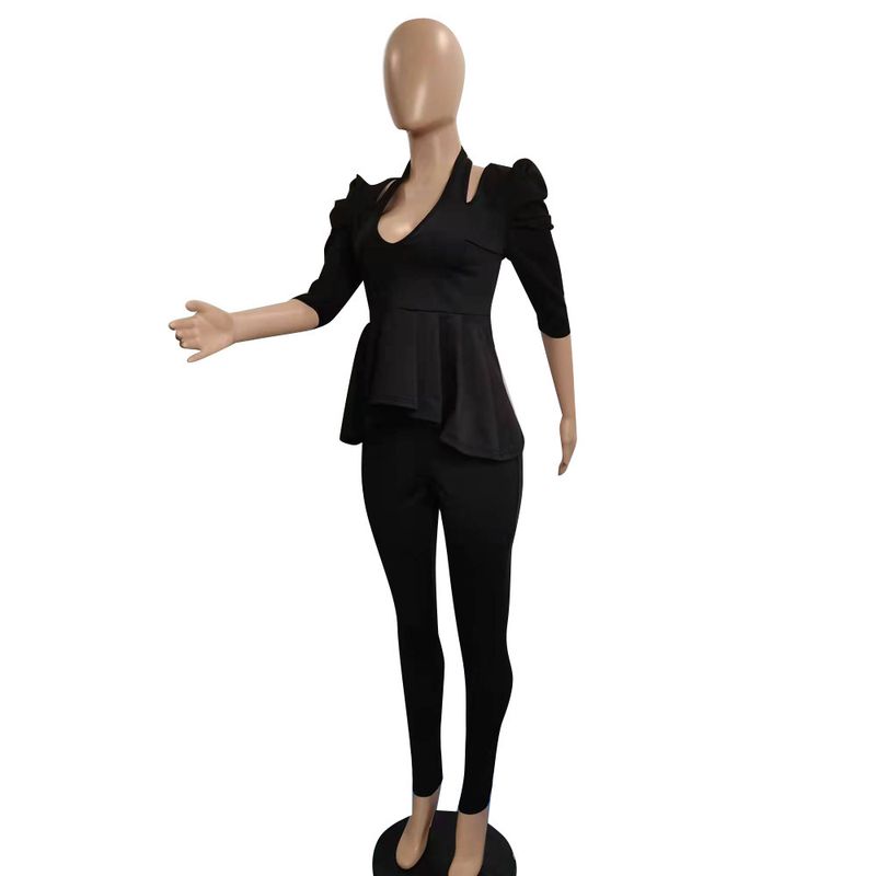 Completo da donna in due pezzi con blazer con volant sulle spalle e pantaloni lunghi_voghion.com