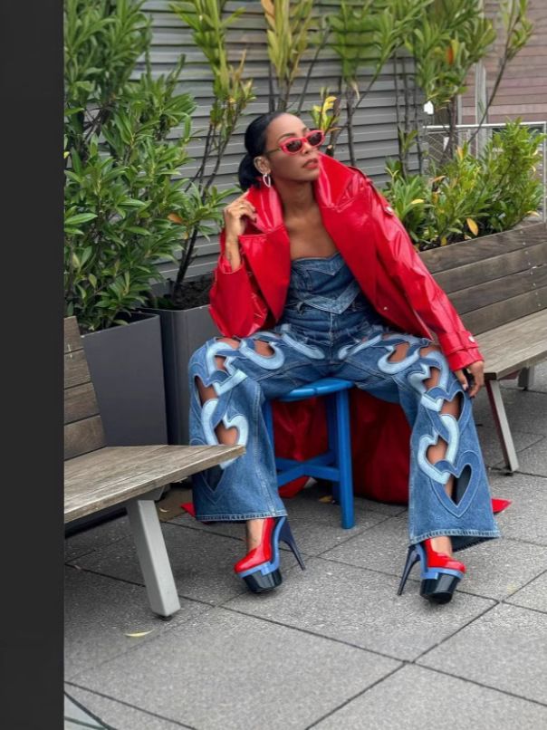 Damenbekleidung Elastische Persönlichkeit Jeans Neue Hohlstickerei Liebe Gerade Hose_voghion.com