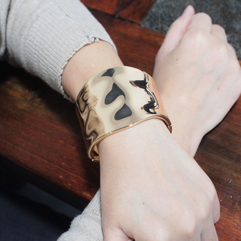 Pulsera chapada en oro de nuevo estilo, de metal grande, con borde ancho y diseño liso, joyería de moda para mujer._voghion.com