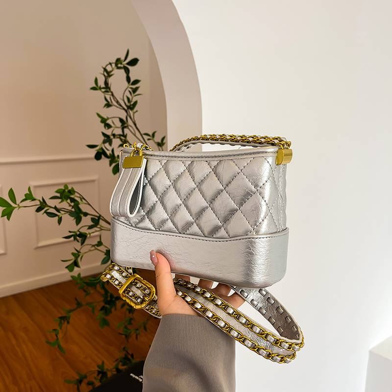 Borsa di alta qualità nuova catena nicchia moda vagabonda 2024 fragranza borsa a tracolla singola borsa da donna Ring-check_voghion.com