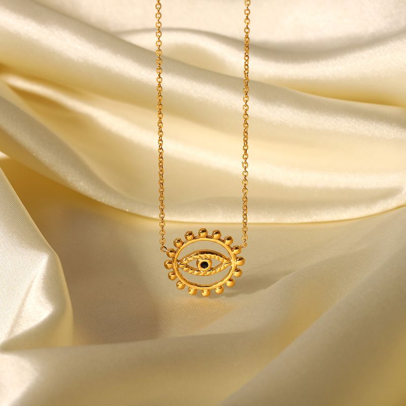 Collana in acciaio inossidabile dorato con ciondolo circolare con occhi scavati alla moda in stile INS per donna_voghion.com