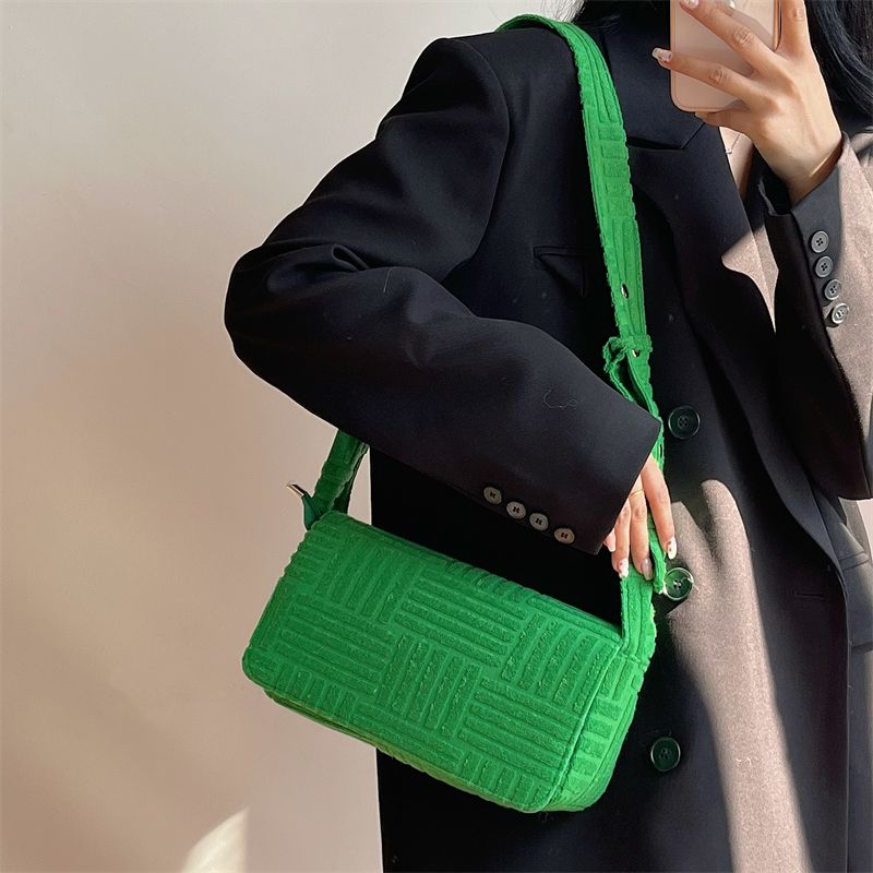 Borsa singola diagonale incrociata in velluto a coste versione coreana Instagram tracolla larga da donna 2024 nuova versatile piccola piazza_voghion.com