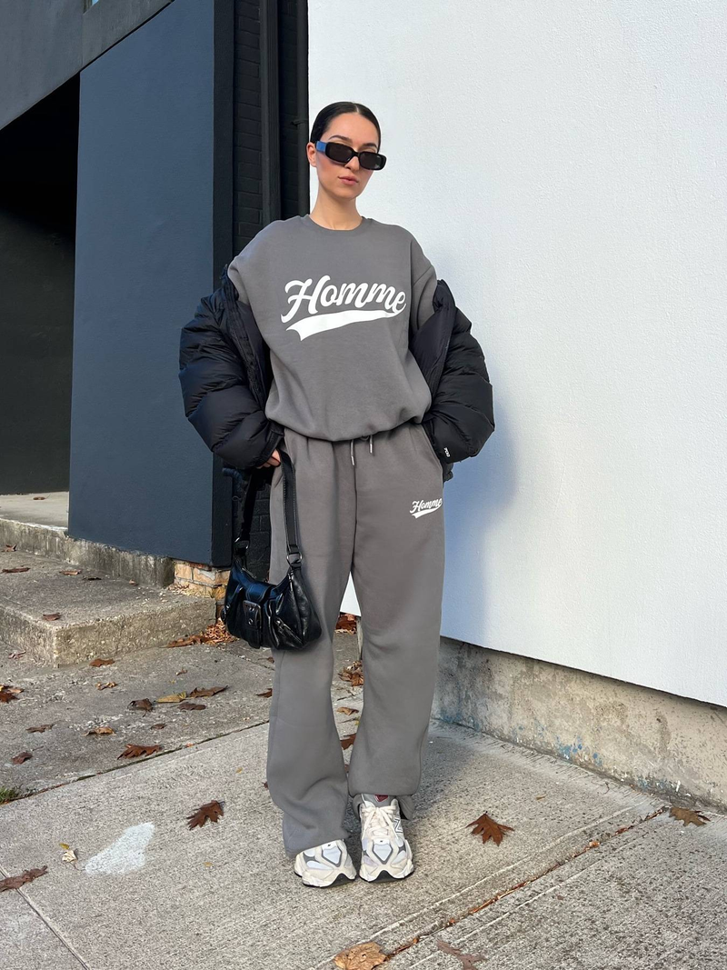 Conjunto deportivo vintage con estampado de letras: sudadera y pantalón de chándal de algodón cómodos para hombre y mujer._voghion.com