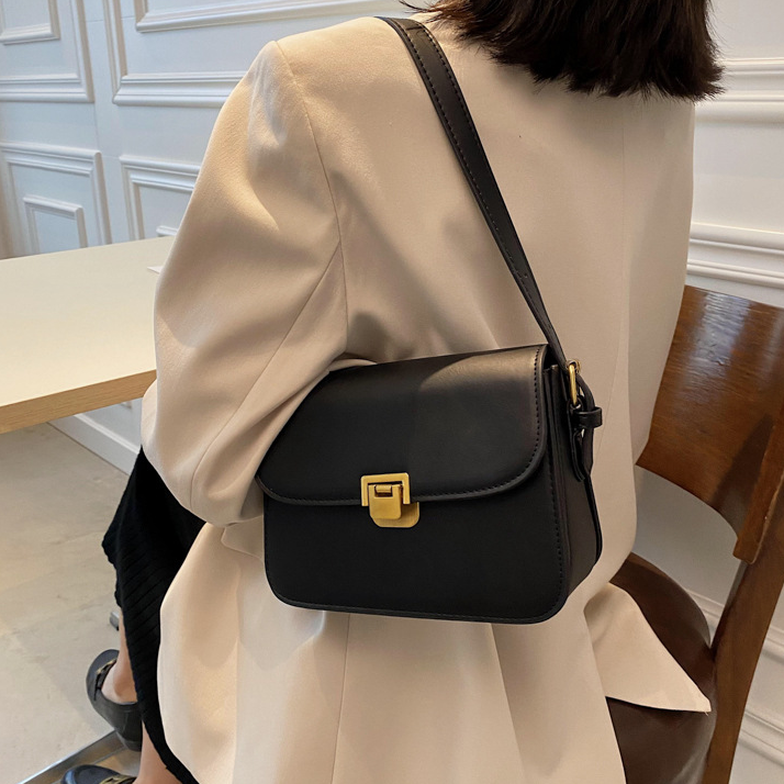 2023 New Fashion Simple Crossbody Bag Retro Foreign Style Shoulder Small Bag_voghion.com