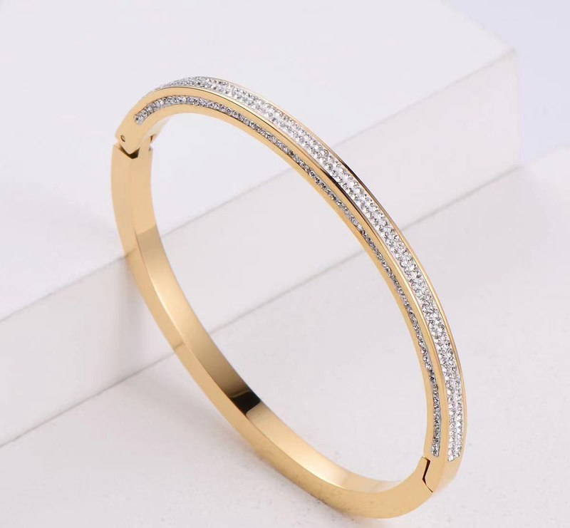 Nuovi stili multipli impermeabili in acciaio inossidabile con cerchi semplici tempestati di diamanti impilati, braccialetti da indossare, gioielli, regali per le vacanze_voghion.com