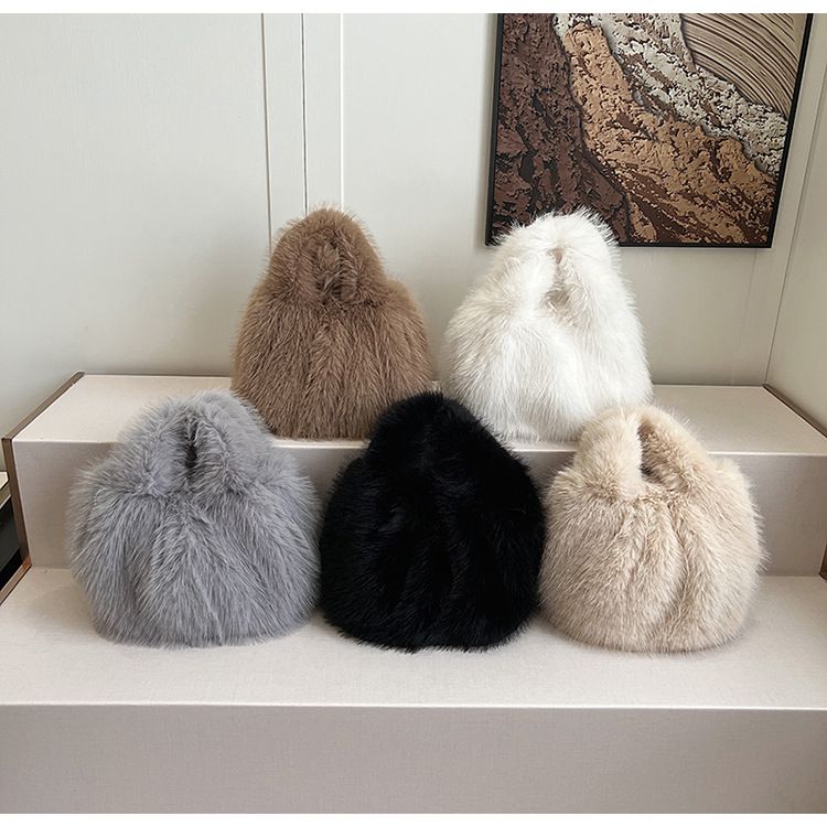 Plush for women, large capacity 2024 new autumn and winter single shoulder handbag, popular plush commuting bag_voghion.com