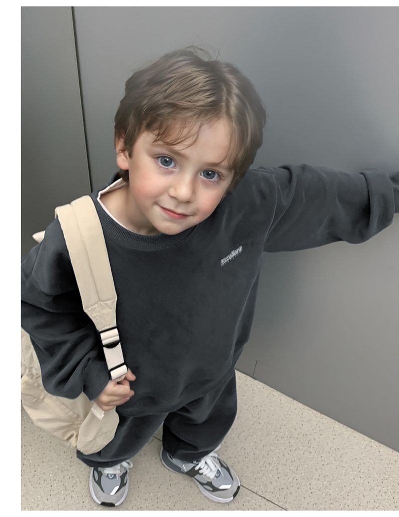 Conjunto deportivo de otoño estilo coreano para niño: sudadera con capucha y pantalón deportivo en tonos neutros (3-8 años, 120-170 cm, caqui/morado/gris)_voghion.com