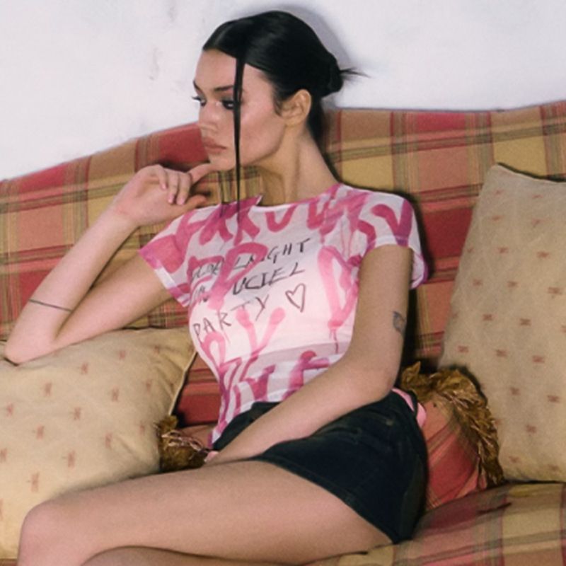 Q23TP312 Summer New 2024 Fashion Round Neck Pullover Pink Letter Printed Mesh Skincare Top for Women_voghion.com