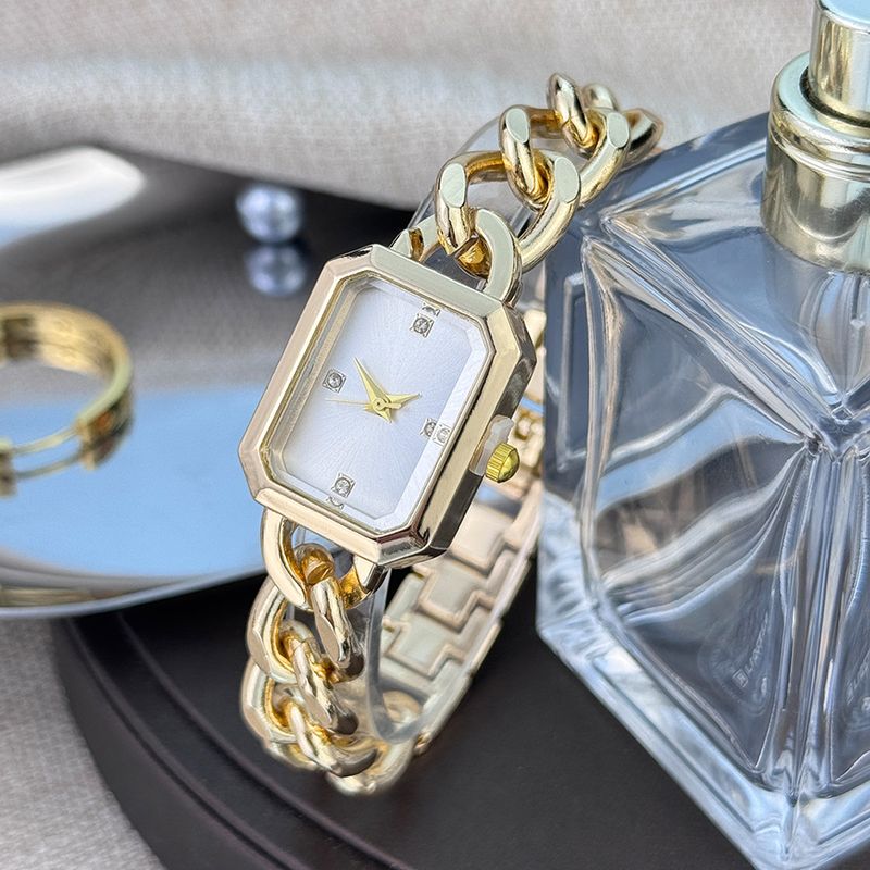 Orologi da donna Nuovo orologio a catena Bracciale rettangolare Orologio al quarzo da donna con diamanti Lusso leggero Tutto abbinato Nicchia Piccola fragranza Stile Orologio in oro_voghion.com