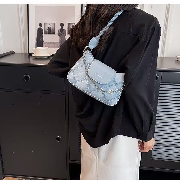 Il design di nicchia popolare di quest'anno, il nuovo 2023 da donna, è elegante e versatile, con una tracolla per una spalla e una sottobraccio_voghion.com