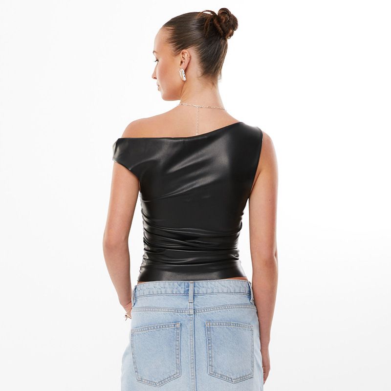 Y24TP647 Women's Autumn/Winter Twisted Strap Off Shoulder Leather Folded Short Open Umbilical Top T-shirt_voghion.com
