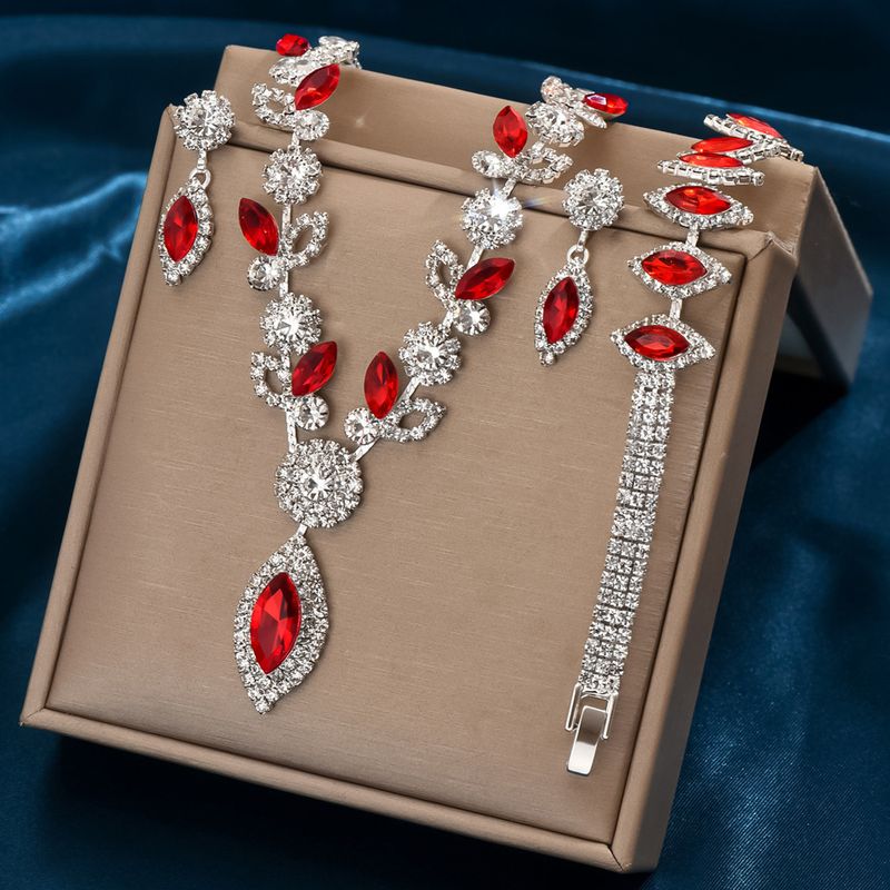 Set di gioielli da donna, gioielli di moda all'ingrosso, set di gioielli da sposa con fiori in cristallo bianco, collana, accessori per abiti da sposa e banchetti alla moda._voghion.com