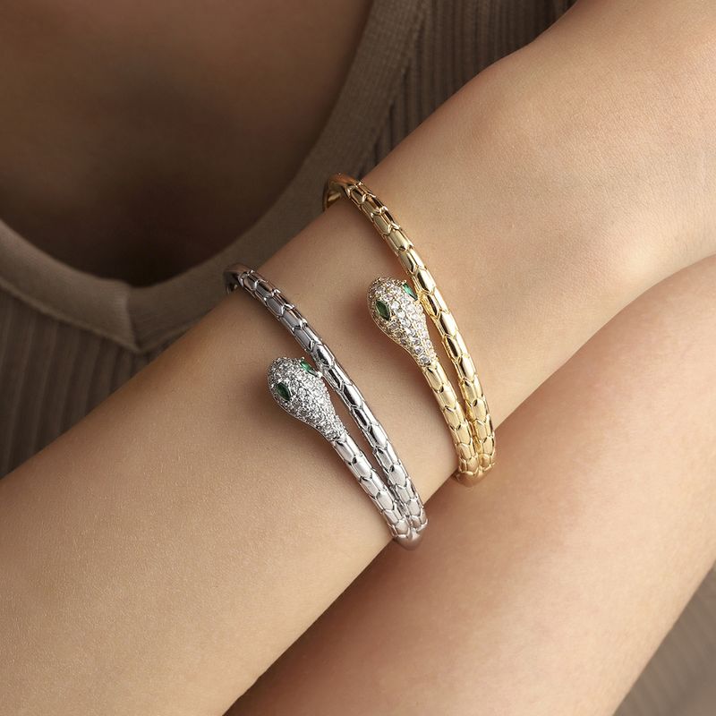 Zirconia Inlaid Green Eye Snake Copper Plated Clasp Bracelet High-End Minimalist Style Jewelry_voghion.com