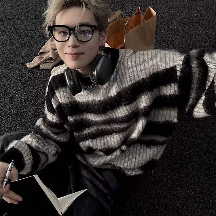 Sweater winter color blocking spliced round neck knitted men's trendy brand inner layer youth thick warm base sweater_voghion.com