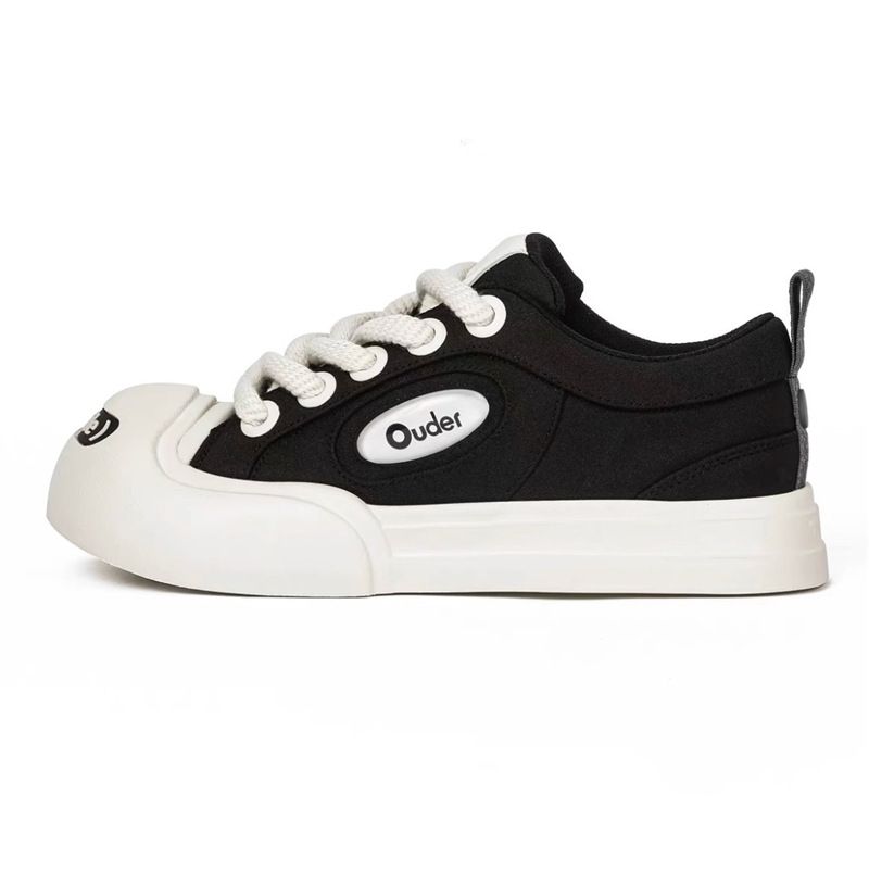 Bambina Brutta Sorridente Cervo Bianco Alluce Esterno Scarpe di Tela Carine Suola Spessa Coppia Sorriso Aperto Stesso Stile_voghion.com