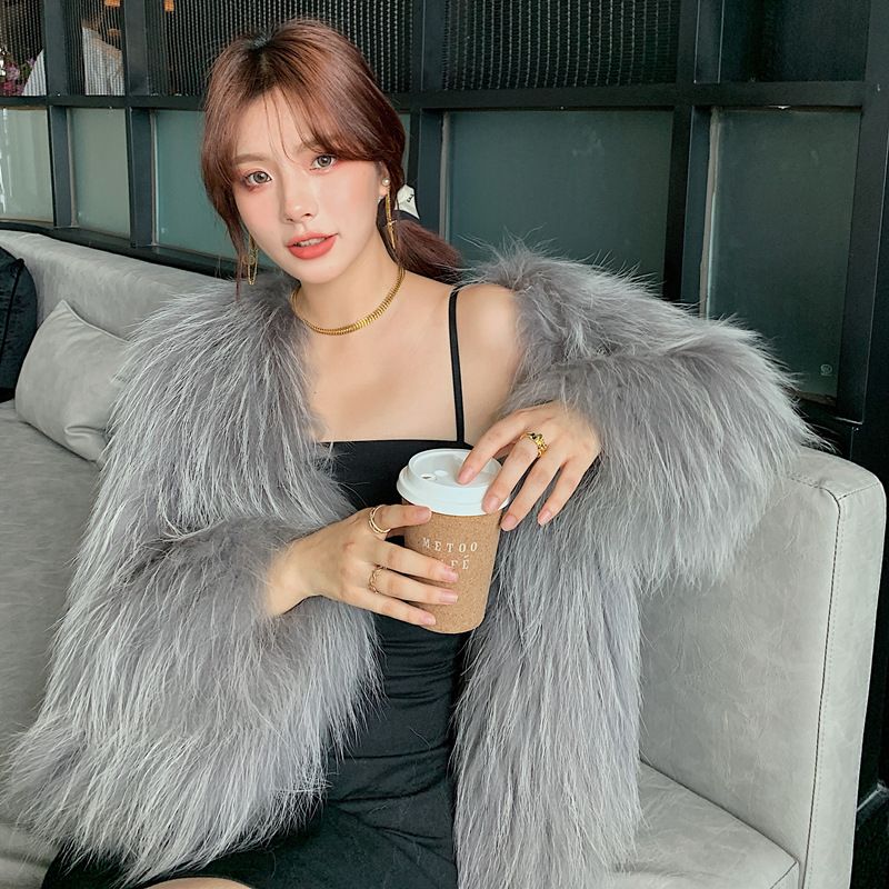 Cappotto corto invernale da donna in pelliccia sintetica con fodera trapuntata - Capispalla comodo ed elegante nei colori crema, grigio, nero e latte_voghion.com