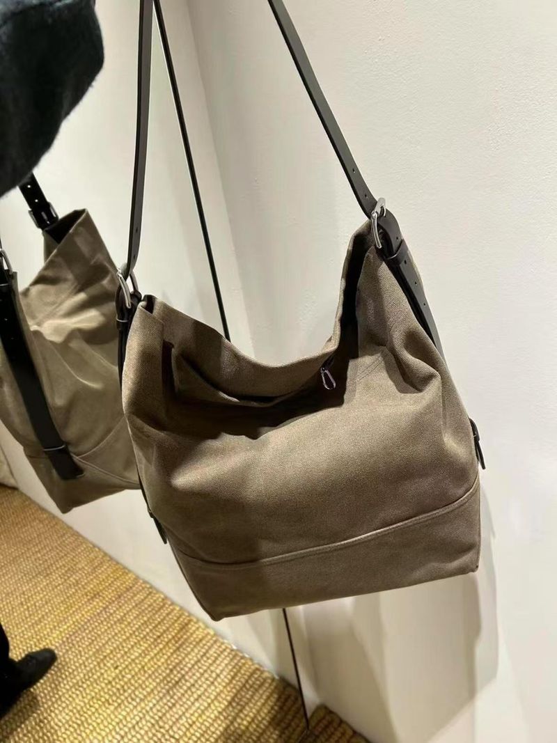 2025 New Canvas Large Capacity Unisex Tote Underarm Shoulder Multifunctional Commuter Bag_voghion.com