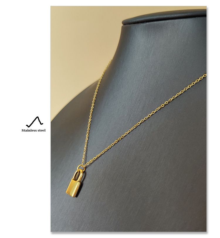 Vintage Lock Necklace - Minimalist Geometric Lock Pendant For Women In Titanium Steel (Retro Simple Small Lock Chain)_voghion.com