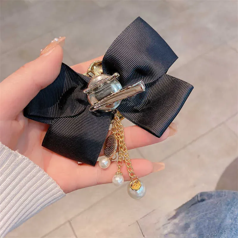 Luxury High-end Fabric Bow Brooch Camellia Flower Pearl Tassel Corsage Lapel Pins Suit Sweater Badge Luxulry Brooches_voghion.com