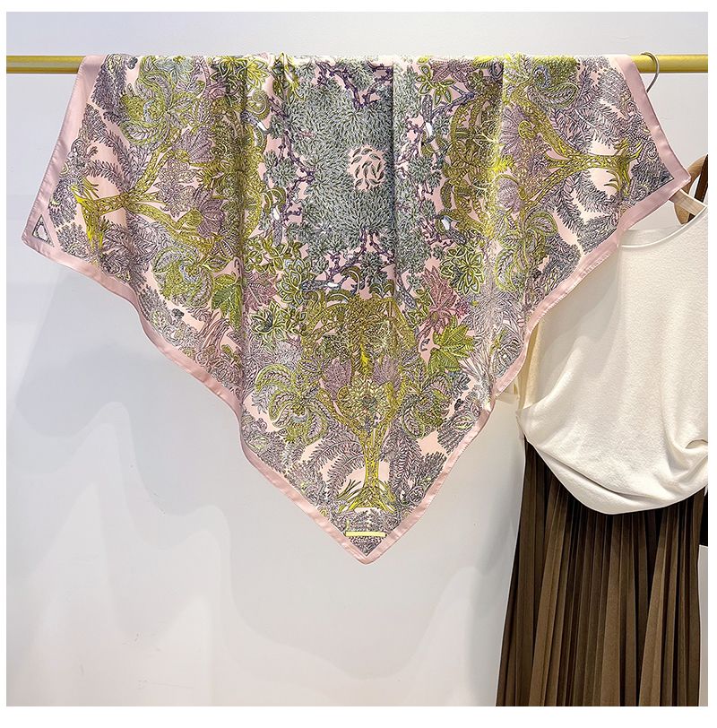 Uus etnilises stiilis trükitud siidist imitatsioonsall naistele igapäevane kaunistus kevadel, suvel ja sügisel. Kingituseks mõeldud sall._voghion.com