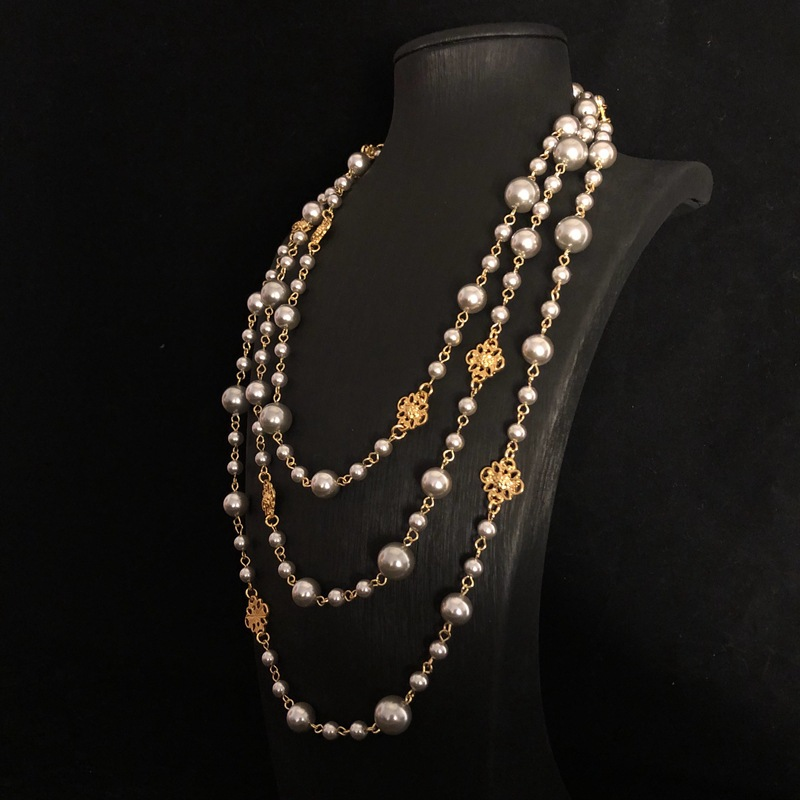 Niche de luxe légère automne et hiver multicouches pour femmes, chaîne de pull, collier de perles, design médiéval tendance, collier à chaîne suspendue haut de gamme_voghion.com
