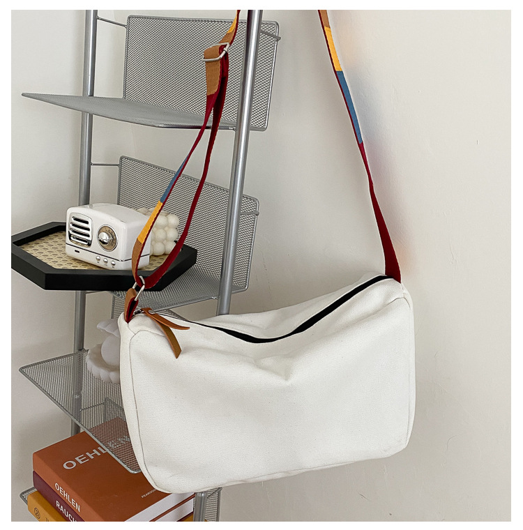 Nieuwe Canvas Schoudertas Grote Capaciteit Vrouwen Messenger Bag Vrouwelijke Crossbody Tassen Gekleurde Bandjes Retro Handtas voor Student_voghion.com
