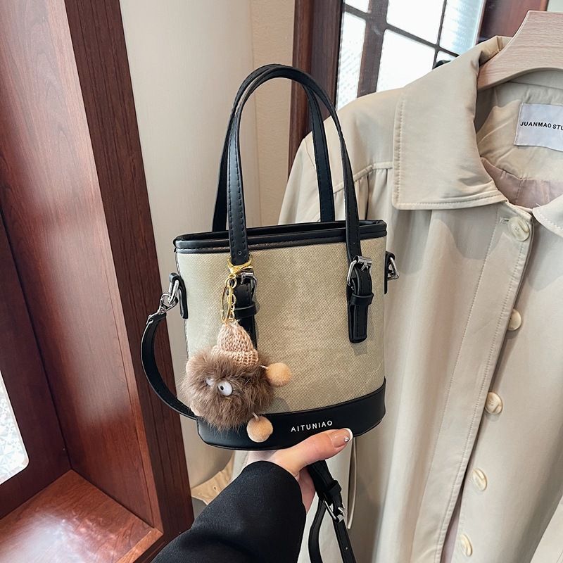 Borsa a tracolla versatile da pendolare, semplice, piccola, con motivo a blocchi di colore, per donna, autunno inverno 2025, nuova e di alta qualità._voghion.com