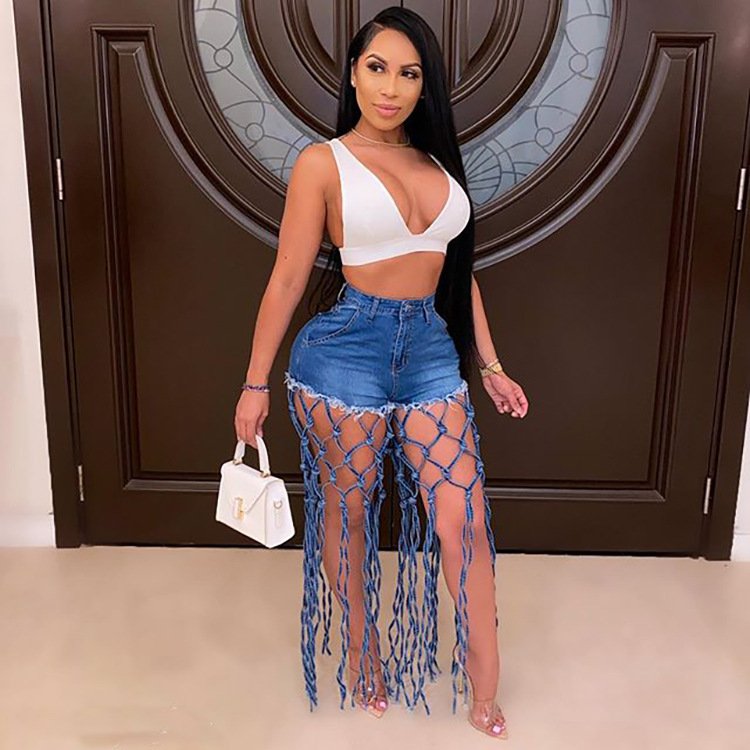 Abbigliamento da donna: una vasta gamma di eleganti pantaloni corti in denim annodati_voghion.com