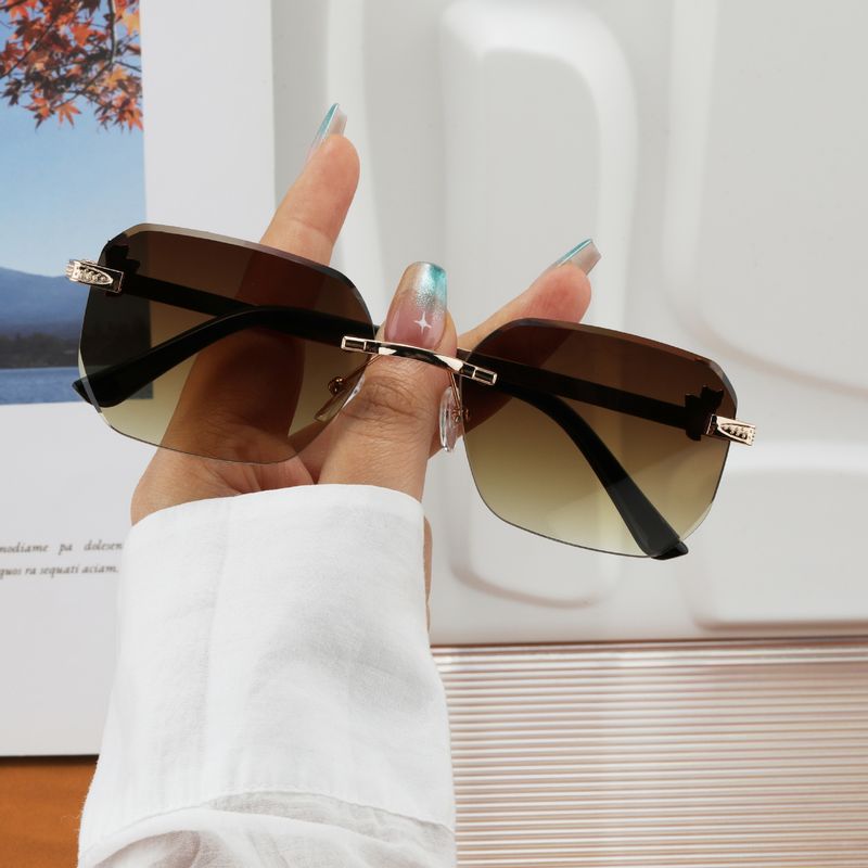 Bordi tagliati dal vento, occhiali senza montatura, specchi curvi, occhiali da sole 3D personalizzati, occhiali da sole alla moda per i conducenti_voghion.com