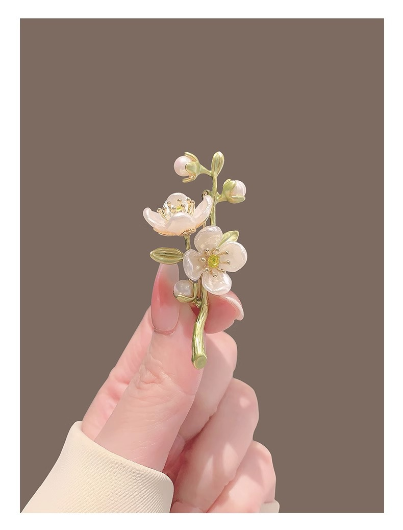 Artistic Green Jasmine Brooch Plant Flower Pearl Brooch Retro Temperament Suit Anti Slip Buckle Brooch Fashionable and Versatile Accessory for Women_voghion.com