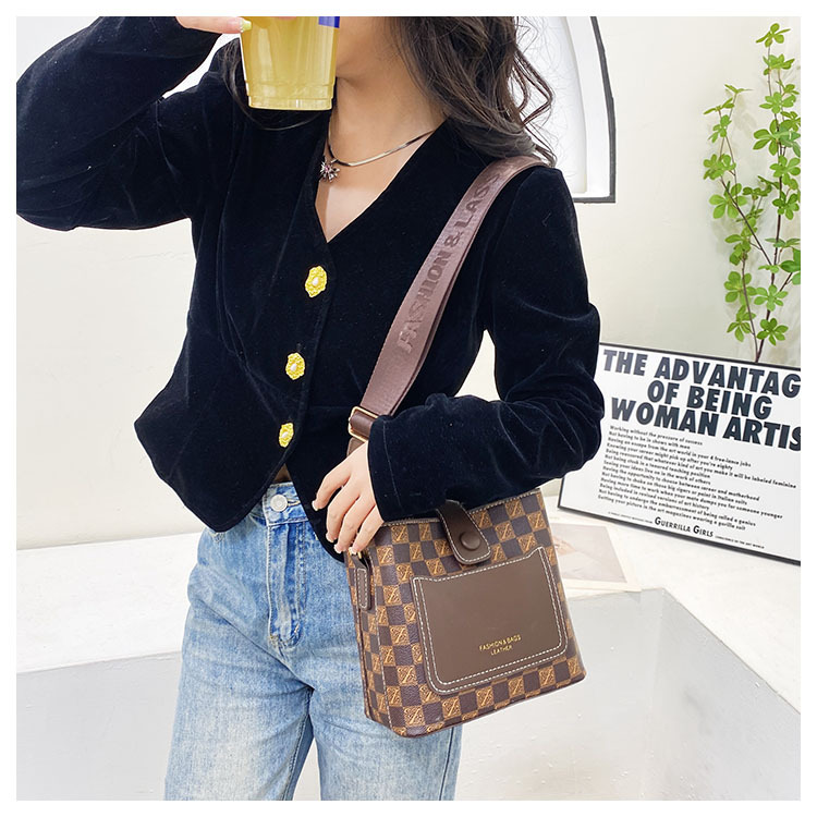 Een niche-designtas voor vrouwen, de nieuwe mode van dit jaar, retro-temperament, veelzijdige brede schouderband, retro-crossbody-emmertas_voghion.com