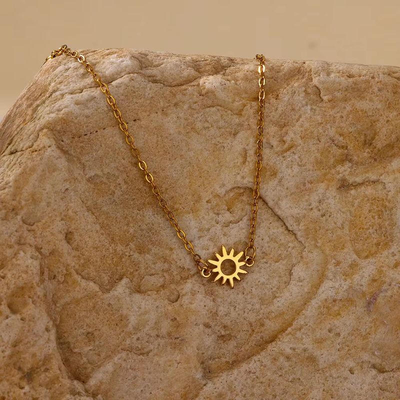Retro Ethnic Bohemian Beach Simple And Versatile Sunflower Collarbone Chain Titanium Steel 18k Gold Necklace Jewelry_voghion.com