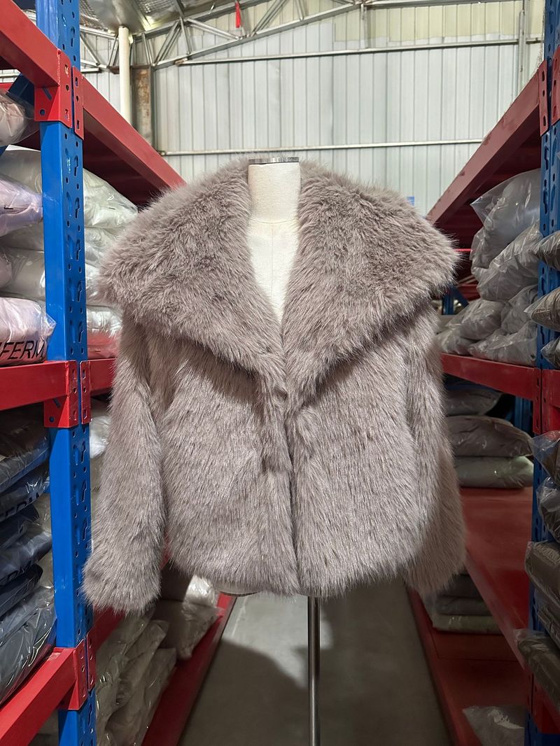 Ropa de mujer Abrigo de piel con solapa grande Abrigo corto de piel de zorro de moda Abrigo de felpa esponjosa Ropa de mujer_voghion.com