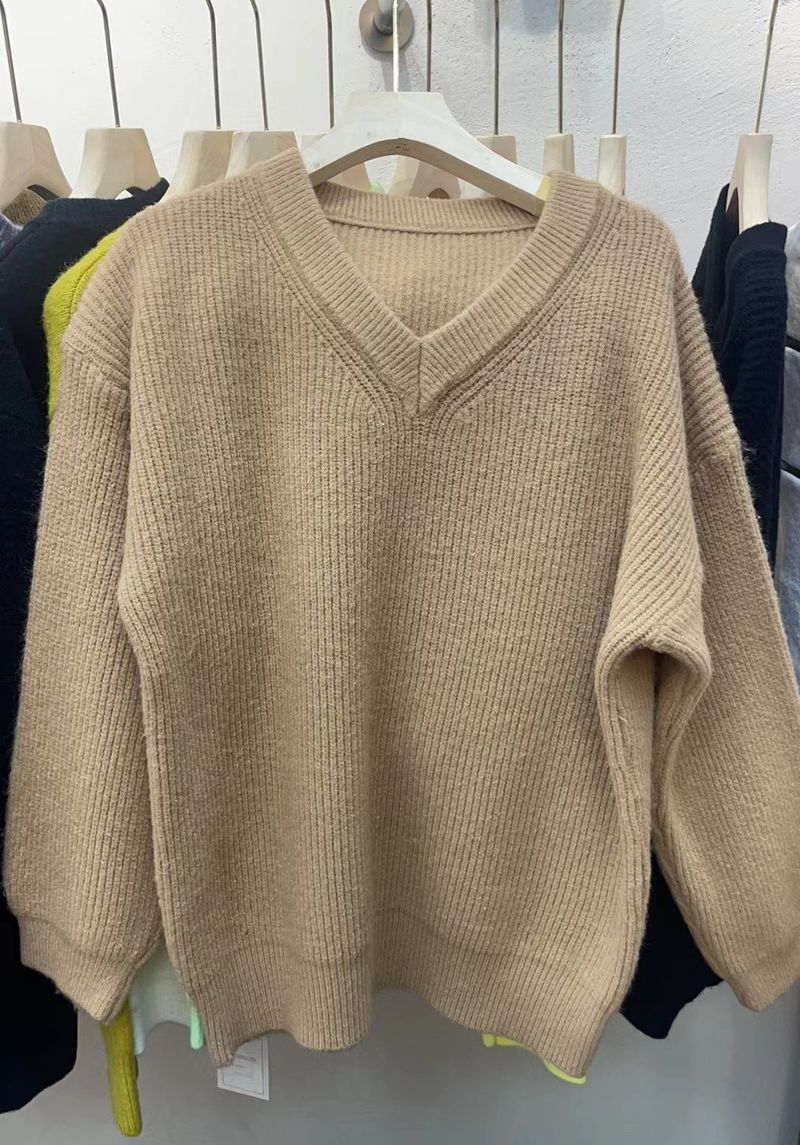 2024 Casual Hoodie Women's Warm Knitted Large silhouette V-neck Sweater_voghion.com