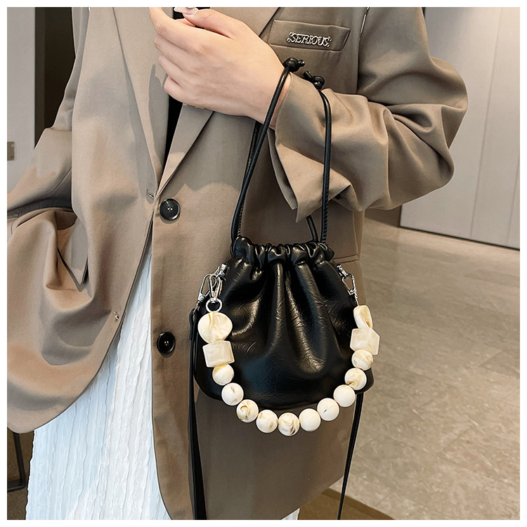 Autumn and winter minority foreign milk candy pearl drawstring fold Korean style advanced sense of light luxury 100 shoulder armpit oblique span bag_voghion.com