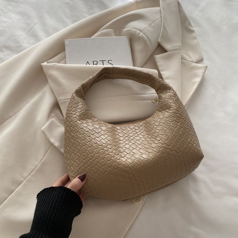 Modne torebki damskie pod pachami w tym roku: luksusowe, eleganckie, poręczne torebki typu Crescent, modne torebki crossbody do pracy_voghion.com