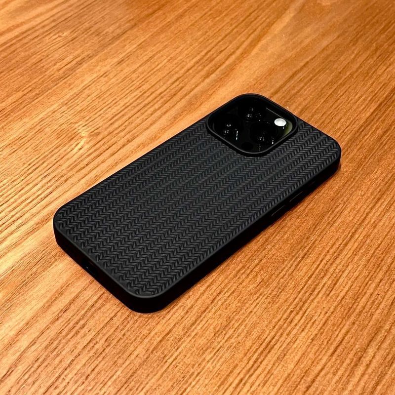 Custodia protettiva testurizzata di lusso - Modelli compatibili: iPhone 14 e iPhone 14 Pro_voghion.com