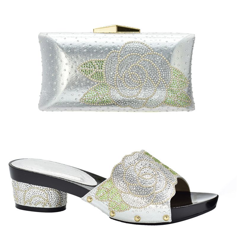 Sandali alla moda casual con tacco alto, modello a rombi con file di rose, testa rotonda, tutto in uno, con borsa_voghion.com