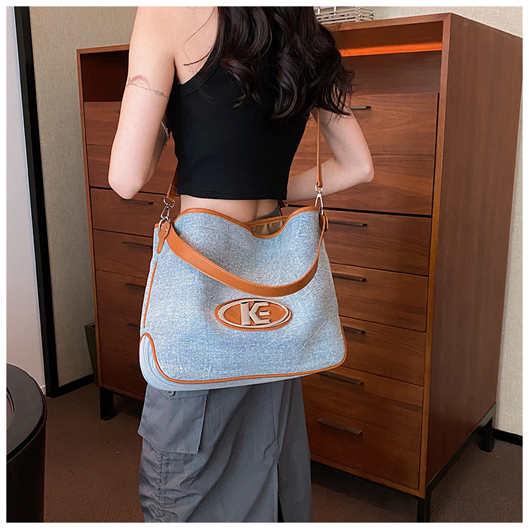 Nuova borsa a tracolla con lettera di fascia alta Borsa tote in tela stile esplosivo transfrontaliero Borsa da donna diagonale di grande capacità borsa sotto le ascelle_voghion.com