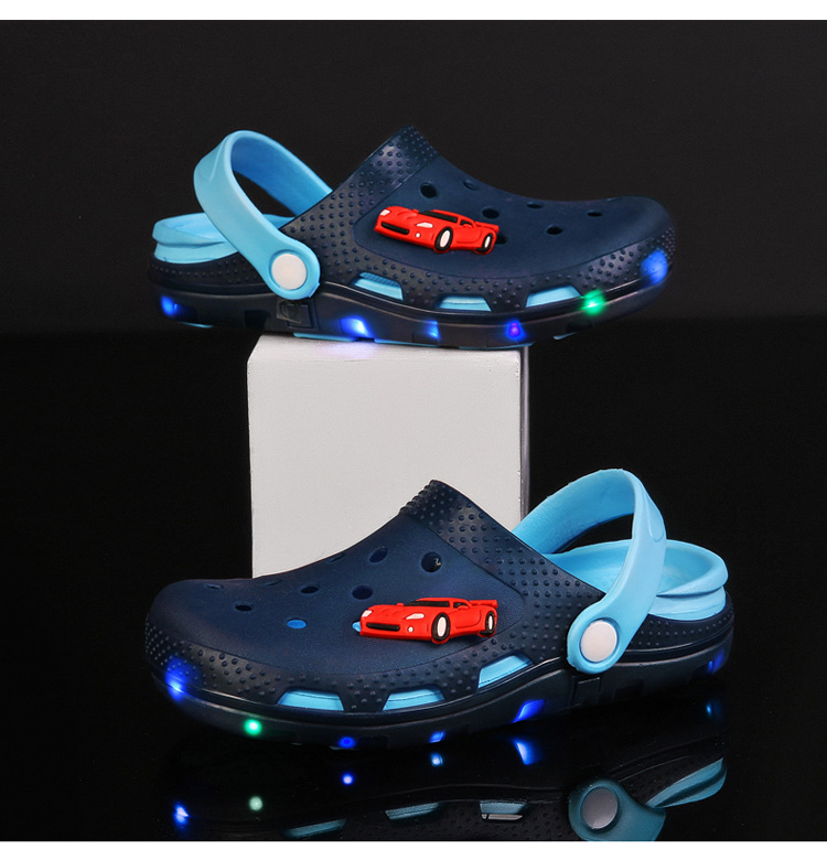 Leuchtende LED-Licht-Kinder-Loch-Sandalen, Auto-Hausschuhe, Strand, kleine Babyschuhe_voghion.com