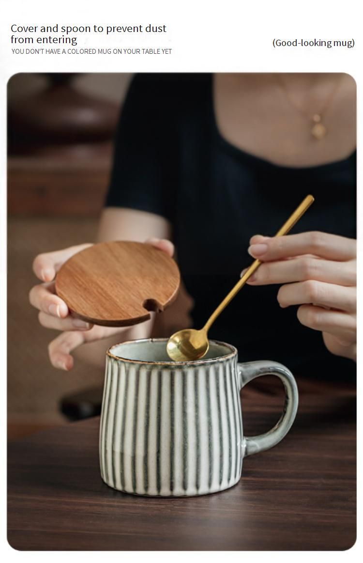 Taza artesanal con variación de esmaltado y textura en relieve - Taza de café de cerámica nórdica con tapa y cuchara, capacidad de 450 ml, diseño retro para hombre_voghion.com