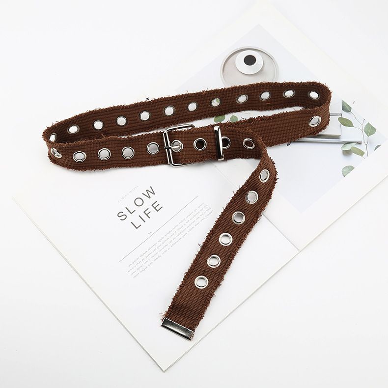 Ein durchgehender, abgenutzter Canvas-Bund für männliche und weibliche Studenten. Der gesamte, hohle, verlängerte Metallgürtel ist_voghion.com