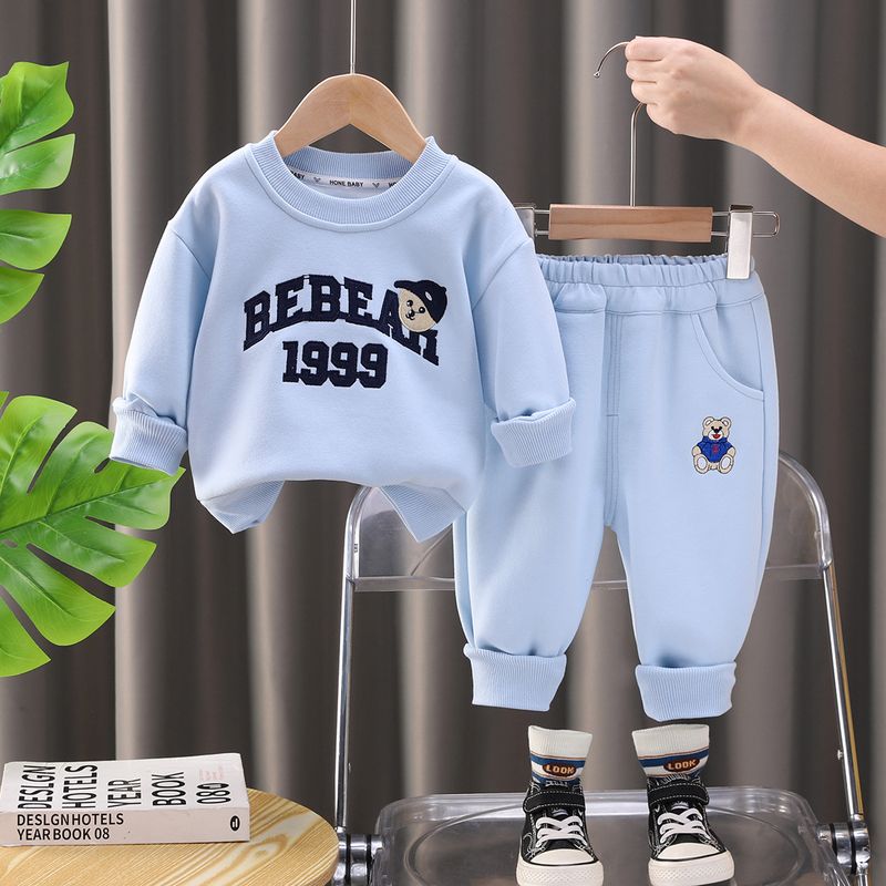 Completo due pezzi con felpa e pantaloni per bambini, motivo: orsetto inglese, primavera/autunno 2025_voghion.com