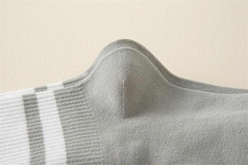 Vidēja garuma zeķes Vīriešu rudens un ziemas kokvilnas zeķes Studentu zilas bumbu sporta zeķes Garas, svītrainas, platas, vienkāršas, modernas, kontrastējošas krāsas_voghion.com