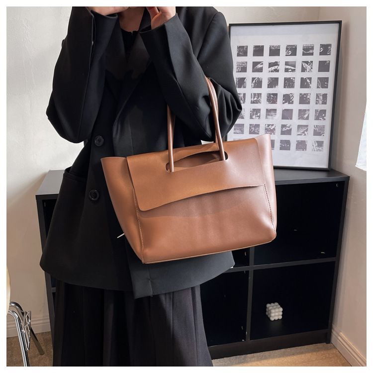 Große 2025S Designer High-End Big Bag Damentasche Neue trendige koreanische Version der Handtasche mit großer Kapazität Retro Pendlertasche Messenger Bag_voghion.com