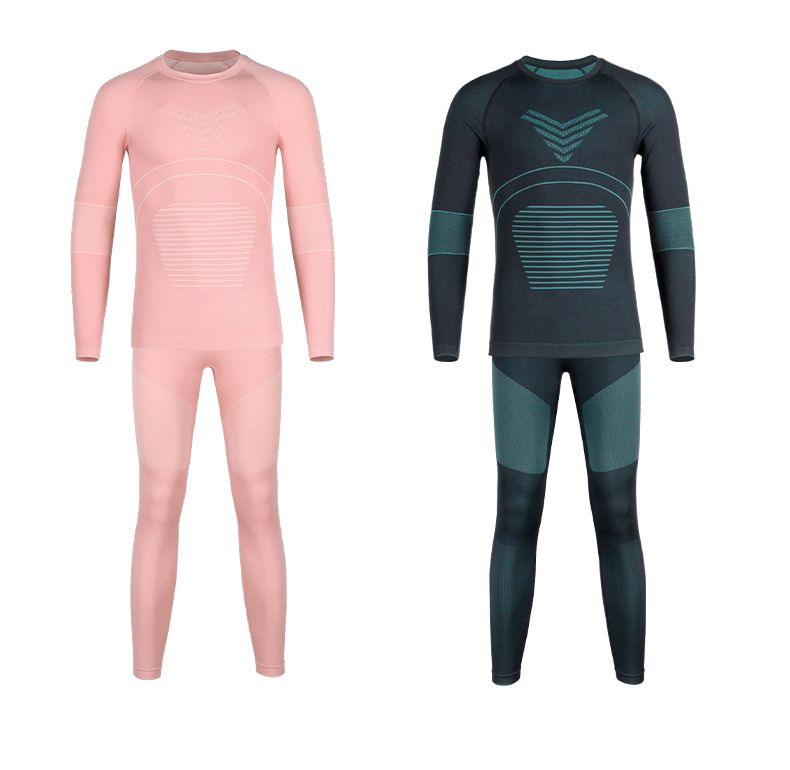 Das neue Winterski-Set ist mit warmer, schnelltrocknender, atmungsaktiver Outdoor-Cycg-Kindersportunterwäsche ausgestattet_voghion.com