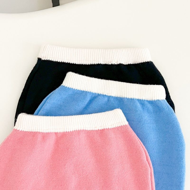 2025 Herbst und Winter Neue Mädchen Strickpullover Dreiteiliges Set Gestrickte Rundhals-Strickjacke + Weste + Wickelrock_voghion.com