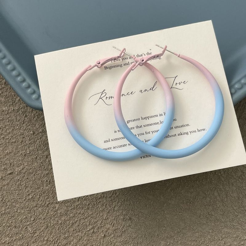 Orecchini a cerchio esagerati e spessi in metallo lucido argento per donna, nuovi orecchini a cerchio con design unico e alla moda._voghion.com