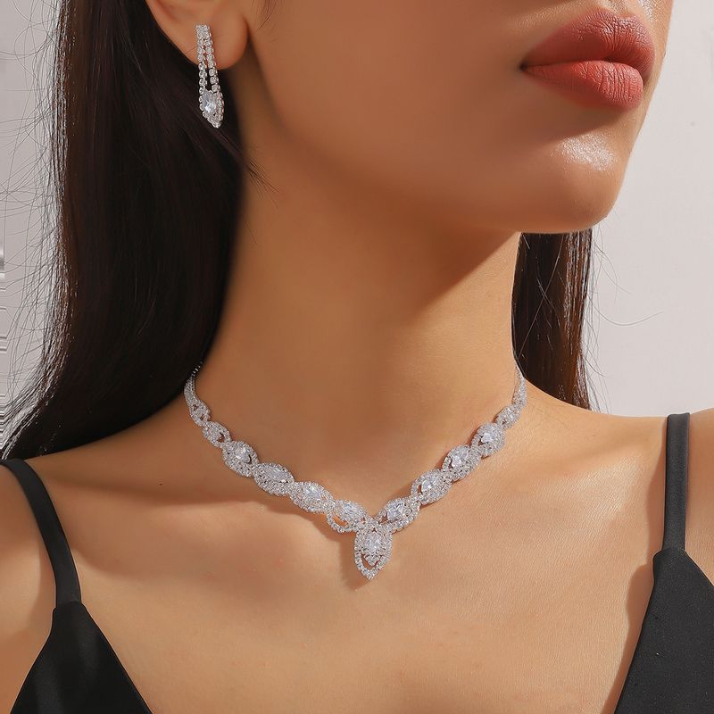 Produttori all'ingrosso di collane europee e americane transfrontaliere con zirconi rossi in rete femminile e orecchini pendenti Joker con catena in metallo per clavicola_voghion.com