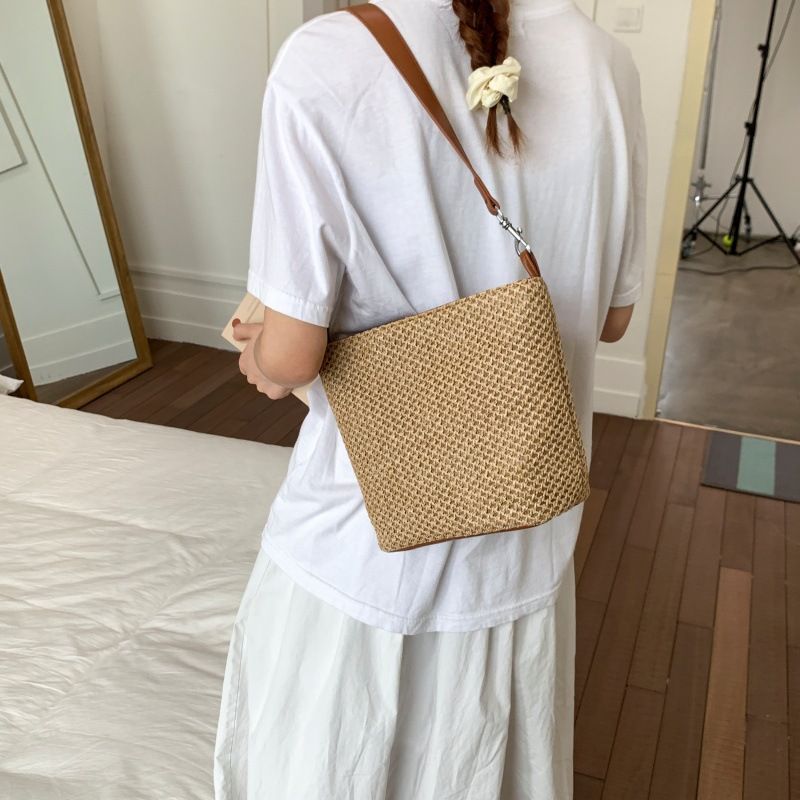 Autumn Winter Rainbow Striped Straw Underarm For Women 2025 New Niche Simple Casual Beach Shoulder Bucket Bag_voghion.com